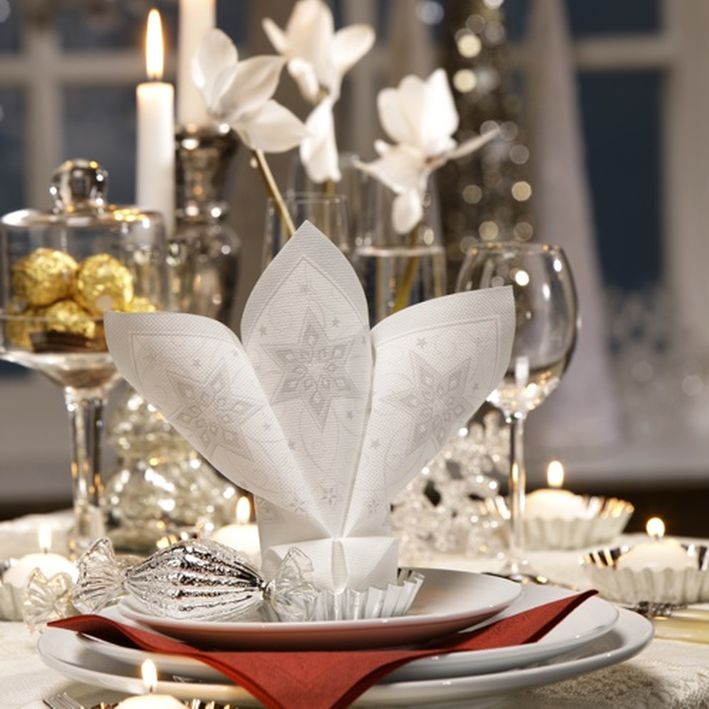 Papstar Servietten "ROYAL Collection" 1/4-Falz 40 cm x 40 cm weiss "Just Stars"